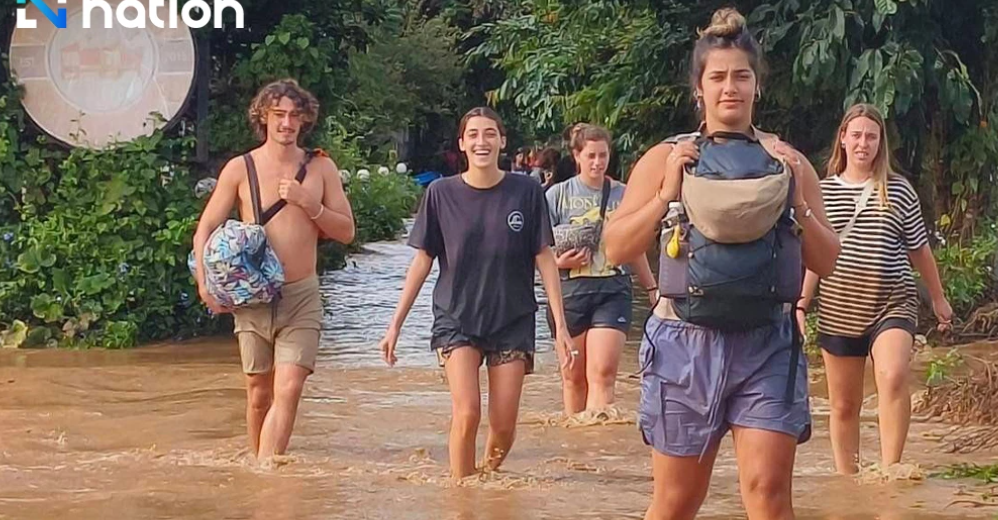 Para Turis Dievakuasi Imbas Banjir di Wilayah Eksotis Thailand Utara